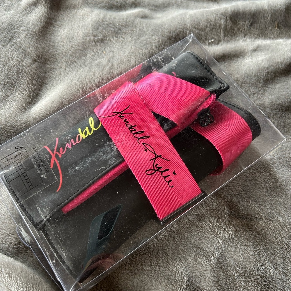 NWT Kendall & Kylie makeup bag